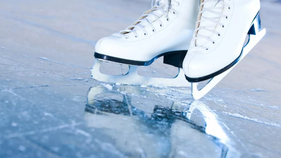 Ice skating lessons at Qixawoi